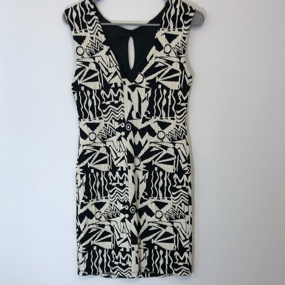 everly Sleeveless Dress - Sz Small - Picture 3 of 4